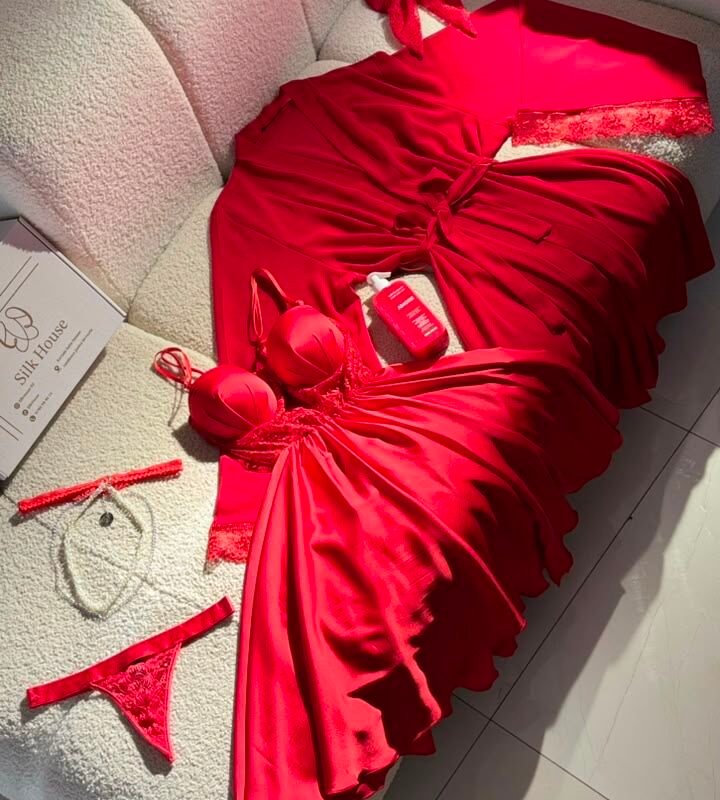 GIRLY RED